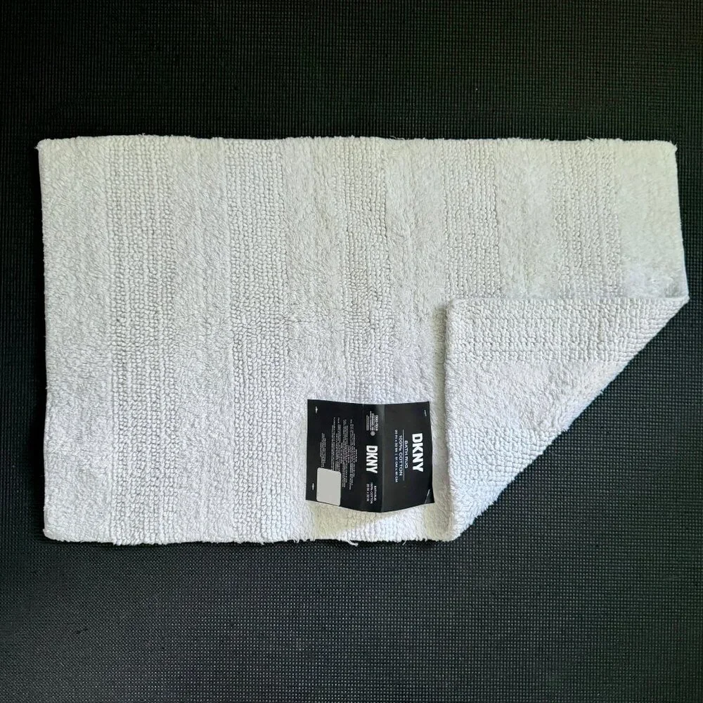 DKNY 20 x 32 White Bath Rug Mat Reversible COTTON Striped Knit Reversible